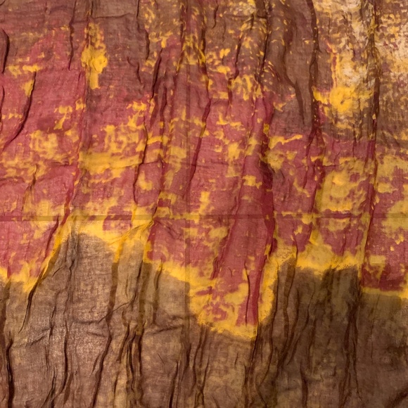 tissue weight brown/red/gold scarf - Picture 4 of 12